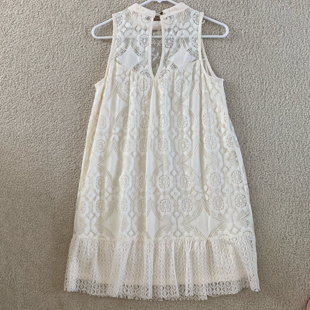 Like-new, off white, sleeveless, lace dress - Picture 4 of 5